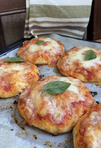 Pizzette Soffici Fatte in Casa: La Ricetta Perfetta