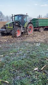 Harvest struggle.. 🚜💪😅 By @ziel1nskii #claas #corn #tractorfails #farming #agriculture | Tractor Fails