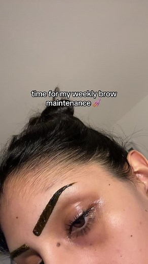 Henna Brows: Your Guide to Perfect Eyebrow Tinting