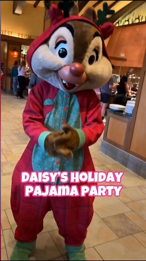 It’s a Pajama Jam with Daisy’s Holiday Pajama Party at Storytellers Cafe #Disney #disneyland Disneyland | gentlemansdisney