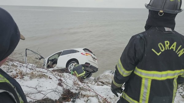 Lorain police arrest suspect after vehicle theft and crash; car ends up tumbling down embankment towards Lake Erie