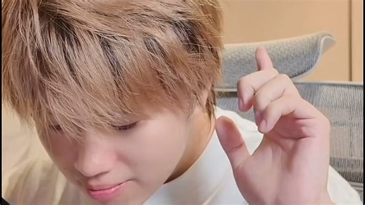 力元君直播谈变形兄弟，直言自己边剪边流泪