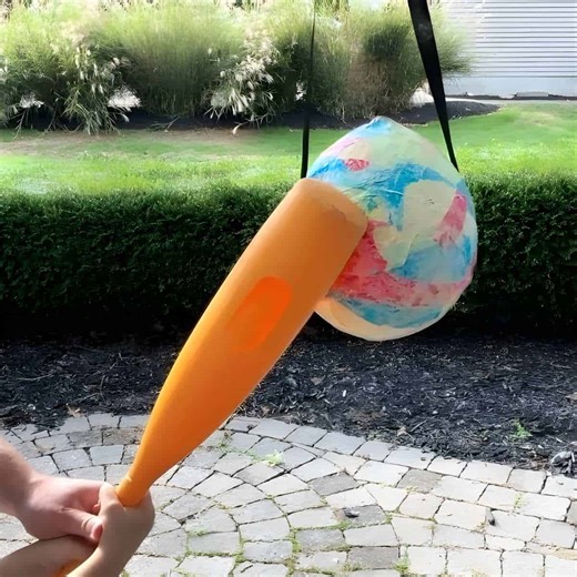 How To Make An Easy Homemade Piñata From A Balloon - Crafty Art Ideas