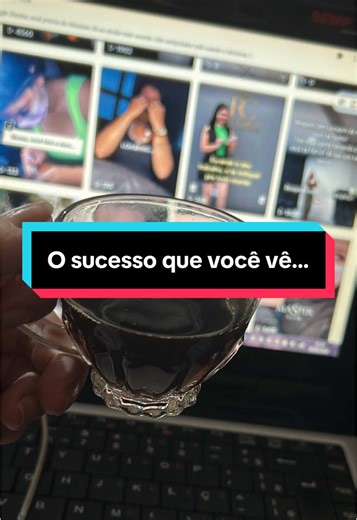 O sucesso que você vê começou com horas que ninguém viu. Começou nos dias silenciosos, no cansaço que mesmo assim não me fez parar, nas escolhas difíceis que ninguém aplaudiu. Cada estudo, cada renúncia, cada momento de foco longe dos holofotes… tudo isso está construindo a mulher e a profissional que eu decidi me tornar. Porque antes do reconhecimento, vem a coragem de continuar mesmo sem aplausos. E eu sigo… um dia de cada vez, mais perto do meu propósito. . . . #foryou #viralvideo #top #emalt
