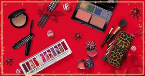 🎀 Hello, Holiday! Are you ready for the mistletoe? 🎀 This holiday season, give the gift of glamour with Avon makeup that glimmer and glow and take fa, la, la to OOH, LA, LA! | Avon