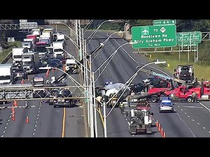 Overturned truck closes I-77 in Charlotte