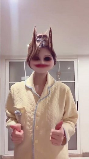 Gameboy Cosplay Transformation: Cross Dressing Fun & Gesture Dance