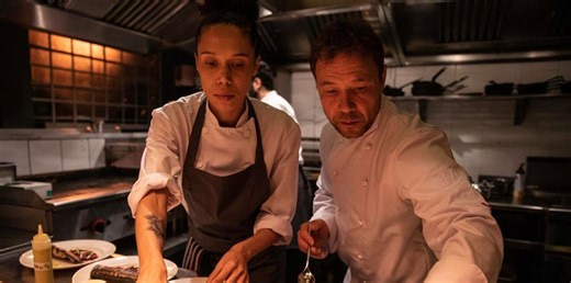 Bäst på SVT Play just nu: Knivskarpt köksdrama i en enda lång tagning - fick 5/5 av kritikerna