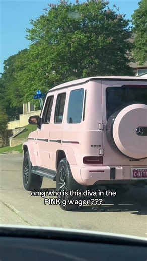 this lady just cut me off in her pink g wagon??? 💀🎀 THE LICENSE PLATE 😭 #gwagon #pinkaesthetic #luxury #mercedes #pinkgwagon