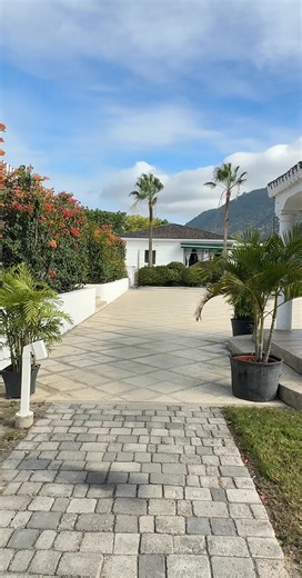 ¡Conviértete en Médico en la UTE! 喙 En la UTE formamos...