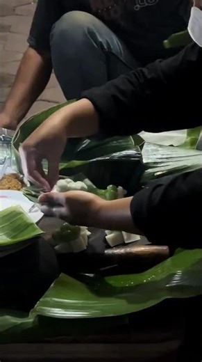 The Taste Sensation of Pekalongan's Legendary Gemblong: A Timeless Snack