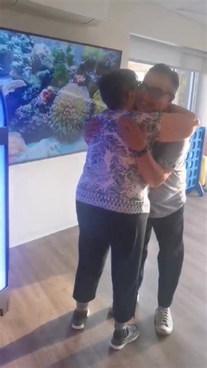 Les Pro JukeBox créent des moments de bonheur à l’année... Marc a eu l'honneur de danser avec l'une des résidentes d'une résidence pour personnes âgées. Ce fut un moment profondément touchant pour toute l’équipe de Pro JukeBox, et nous sommes fiers d’offrir des instants de joie avec de la bonne musique, en créant des souvenirs qui resteront gravés dans les cœurs pour toujours! | Pro JukeBox