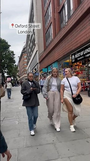 🛍️ Exploring Oxford Street London 🇬🇧 | Shopping Paradise & Iconic Landmarks #Shorts
