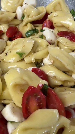 Delicious Tortellini Caprese Salad Recipe