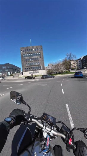 This is how easy it is to mess up a corner on motorcycle #bikelife #motorbike #bikelife #distracted
