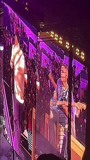 Surreal Live Music Performance: Stage Presence and Visual Spectacle#LiveMusic