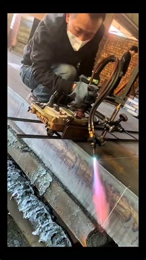 Real Engineerings | Engineering & Technology & Gadgets & DIY | Slicing Through Steel: The Power of Semi-Auto Flame Cutting! 🔥⚙️ ​Witness the raw power of heavy industrial fabrication! This isn't just... | Instagram