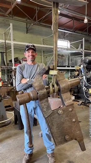 Incredible 1,500-Pound Vise Demonstration