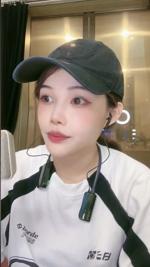 Barbi's live-stream chat and sing (August 11, 2023) Videos from Barbin.ili's Douyin live-stream around 6:00-8:00 PM Beijing time (10:00 AM UTC). Official Barbin.ili social-media accounts at linktr.ee/barbin.ili #dancing #Barbin.ili芭比