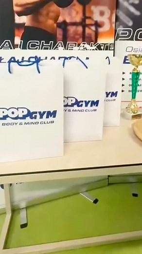1. edycja sezonu Radomskiej Ligi Squasha 2025 w POP GYM oficjalnie zakończona! 🎾🔥 Za nami emocjonujące mecze, nagrody i świetna atmosfera. Gratulacje dla najlepszych zawodników: 🥇 Krzysztof Kalita 🥈 Dariusz Bekas 🥉 Magdalena Adamiak Dziękujemy wszystkim uczestnikom za rywalizację i wspólnie spędzony czas. Chcesz być częścią tej ligi? Dołącz po wakacjach! 💪 Nowy sezon startuje jesienią 🍁 Nie oznacza to jednak, że korty nie będą czynne w wakacje - wręcz przeciwnie! Zachęcamy do nauki tej gr