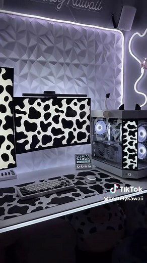 Cozy Cow Corner: Gaming PC Setup Guide
