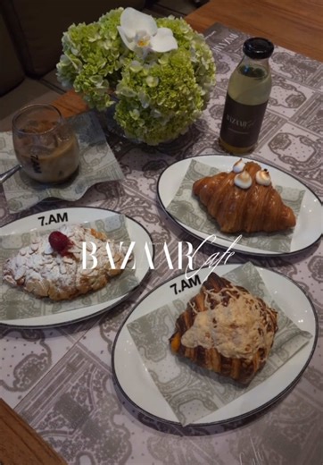 BAZAAR Cafe by 7.AM Bakers X SAPTO DJOJOKARTIKO now officially open! Menghadirkan menu eksklusif, tiga menu makanan yaitu Croissant Cheese Pretzel, Croissant Yuzu, & Raspberry Almond Croissant, dan dua menu minuman, Hojicha Latte & Yuzu Lemon yang akan tersedia di 7.AM Grand Indonesia dan Senayan City hingga April 2026. #BAZAARCafe #BAZAARCafeby7AMbakersxSaptoDjojokartiko #BAZAARLifestyle #BazaarIndonesia