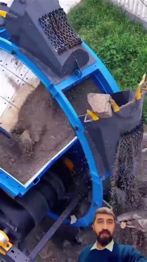 Rotating Machine Loading Soil into a Truck 🚜🚛
