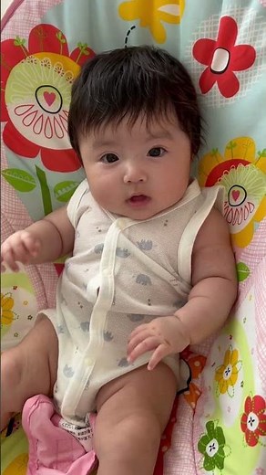 テレビの面白さを知った赤ちゃん/Baby who learned the fun of TV #ぱちくりちゃん#赤ちゃん#baby#shorts