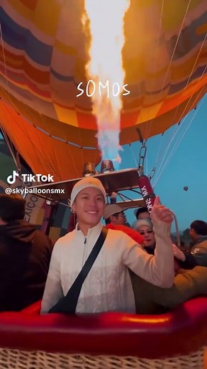 Vuela alto, vuela con nosotros.😍 Vive esas experiencias de la vida, disfruta tu entorno, disfruta la vista, disfrutate a ti mismo.💫 #fouryourpage #life #skyballoons #travelling