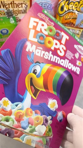 Froot Loops Marshmallows - Crunchy and soft 🌈 #frootloops #unboxing #candy #youtubeshorts