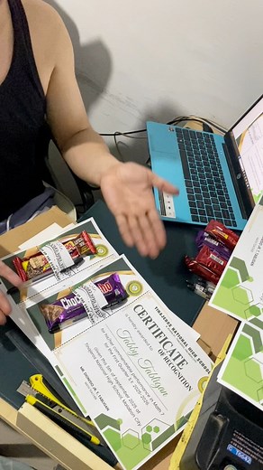 Certificate & Sweet treats in one frame✨ For student, sino kaya ang makakakuha ngayong 1st Quarter?🤔💗For teachers, sino gusto ganitong template for Free po🤗 | Tabby Tadeo