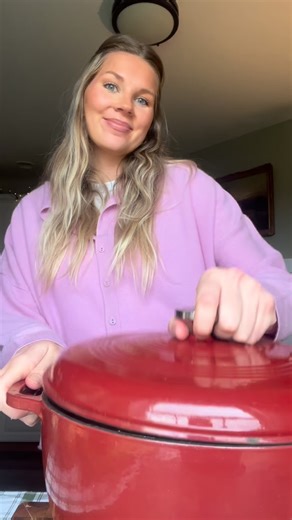 6 INGREDIENT ONE POT DINNER🍲 Using only a few natural ingredients with the convenience of @anetobroth 100% Natural Vegetable Broth!🥕made with only fresh vegetables & extra virgin olive oil — that’s it!💚#Ad 1 onion, finely chopped 2 carrots, finely chopped 3 celery stalks, finely chopped 1 bag split peas (rinsed and picked over) 1 bone-in ham steak, roughly chopped 1–2 cartons Aneto’s Vegetable Broth (or enough to cover ingredients until they just begin to float) - In a large soup pot or Dutch