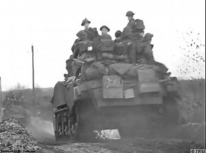 #OTD in 1944. Operation Clipper, British 30 Corps' assault on Geilenkirchen, Germany. Men from 7 Somerset Light Infantry on Sherman tanks from 4/7 Dragoon Guards. #WW2 #HISTORY | British & Commonwealth Forces