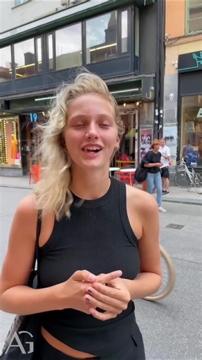 Interview with a blonde woman. Age gap when dating. #date #dating #blonde #woman #happy