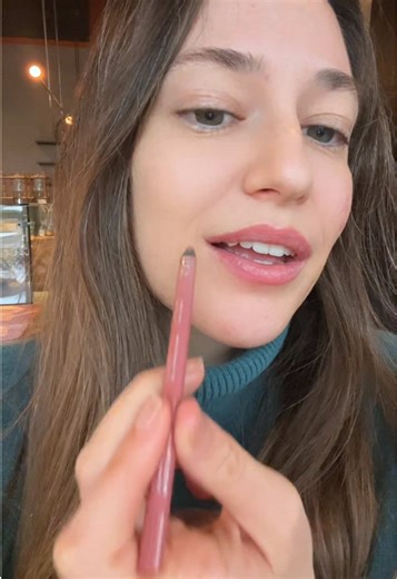 customizing my sim for the day🌸