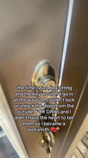 the time as in like 4 days ago but😊😊😊😊 oh and there’s more.. me and my little sister got locked out of there house for an hour because the back door locked from the OITSIDE when you closed it all the way so I had to break my way back in😊my phone,the key, and car keys were inside. 😆 silly me.. they still don’t know but hey it all worked out nothing broke🥰🥰#fyp #dogsitting #funny #lock #foryoupage