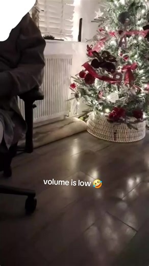 Give this number a call, its Santa's voicemail 🎅 for that little bit of christmas magic for your little ones. I didnt know this existed ✨️ #christmas #christmasspirit #santa #magic #fyp