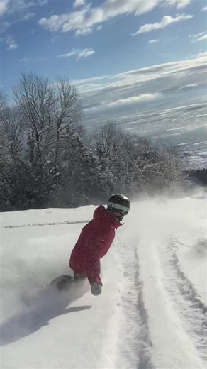 Le rêve au Massif ce matin! 51 cm de bonheur au soleil! Journée d’exception inoubliable! ❄️👌🫶 A dream at Le Massif this morning! 51 cm of happiness in the sun! Unforgettable day of exception! ❄️👌🫶 #lemassif #lemassifdecharlevoix #charlevoix #ski #skiing #skiresort #skivacation #semainederelache #relache #quebec #vacancesenfamille #fyp #foryourpage #pow #powder #snow #powderday