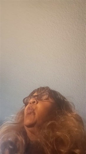 my sister doctor Yvonne Mitchell Sunday passed away suddenly from a freak accident and I sang pass me not old gentle savior at her funeral and after I sang to the family are blacked out but I made it through it I love all my siblings and Carolyn out of all six of us she was a very very Praying Woman she loved Jesus and she was a very humble woman and a mentor to her siblings and a mentor to her students I miss my sister doctor Yvonne Mitchell Sunday please pray for me because I need cheetah beca