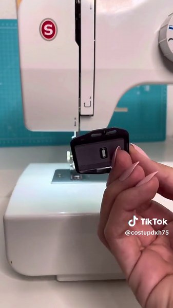 Cómo coser un botón con máquina de coser