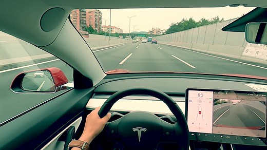 特斯拉的 AutoPilot 增强辅助驾驶国内高速体验