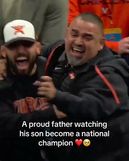 What a moment for Sergio Vega and his family 👏