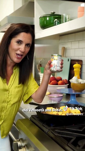 This one has been on REPEAT at Nicole’s house! 🌮 If you’ve been wondering what Nicole’s go-to dinner is, the answer is Rotel Tacos, of course! 💗 Want the full recipe? Tap the link in our bio to read it—and save it on @myrecipes! 🧑‍🍳: Nicole #tacos #rotel #cheese #easydinners #dinner