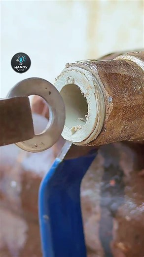 Genius plumbing lifehack! 🤯💧 #tips #tools