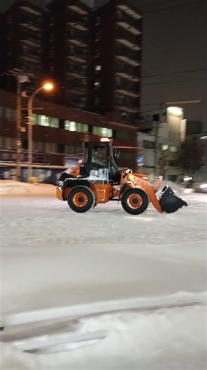 なぜこんなに小回りが利くの？日立ZW80-5B除雪車、夜の住宅街を華麗に除雪！@札幌