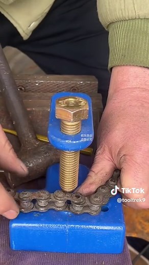Heavy-Duty Chain Breaker Tool Overview