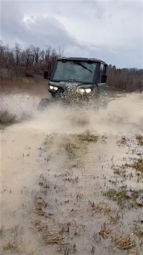 Can-am DPS defender HD 9 in deep waters #shorts #mudbogging #canamoffroad #canam
