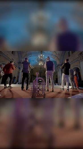 The Florentiner March 🎺🇮🇹 Ten glorious minutes of brass fireworks, pomp, and pure majesty. Julius Fučík wrote it as a concert march – not for marching, but for dazzling. And dazzling it is: bold fanfares, catchy tunes, and an ending that makes you feel like you just conquered Florence. ✨ Warning: once it’s in your head, it may never leave. #FlorentinerMarsch #Fučík #MnozilBrass | Mnozil Brass