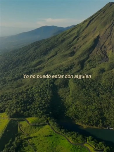 A veces nos obsesionamos con entender al otro, con darle un nombre a sus silencios o justificar su distancia diciendo 'es que es evitativo'. Pero la pregunta que realmente importa no es por qué actúa así, sino si ese tipo de vínculo es lo que tú mereces para tu vida. Aceptar que no puedes cambiar a alguien y que no estás obligado a encajar en una forma de amar que te duele es un acto de amor propio enorme. Soltar también es generosidad: es dejar libre a la otra persona para que viva a su manera 
