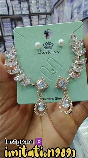 Check out these gorgeous ear cuffs! ✨ They're perfect for adding a touch of sparkle to any outfit.♥️